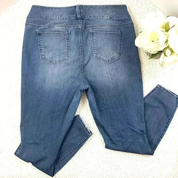 Torrid Highrise Buttery Soft 3 Button Super Stretch Fade Whisker Jegging Size20R - Picture 11 of 16